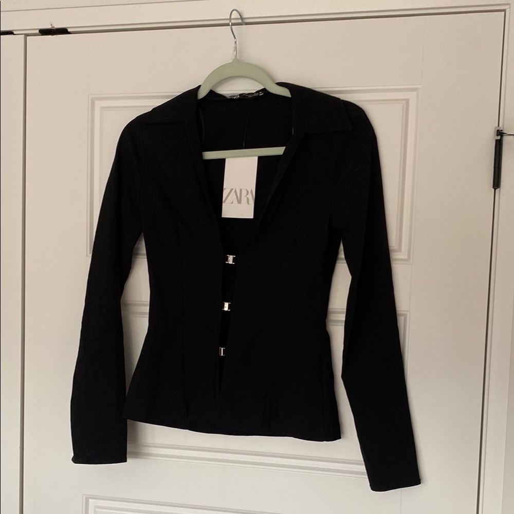 Zara Black Long Sleeve top 3 clasp closure Sz xs nwt slit in each sleeve cuff